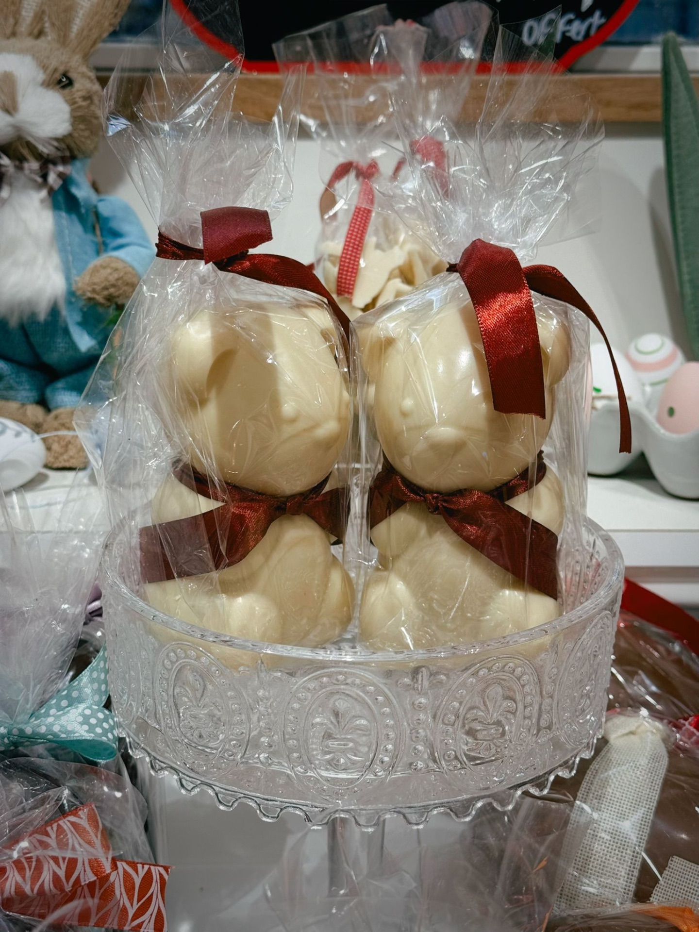 Oursons en chocolat blanc emballés cadeau