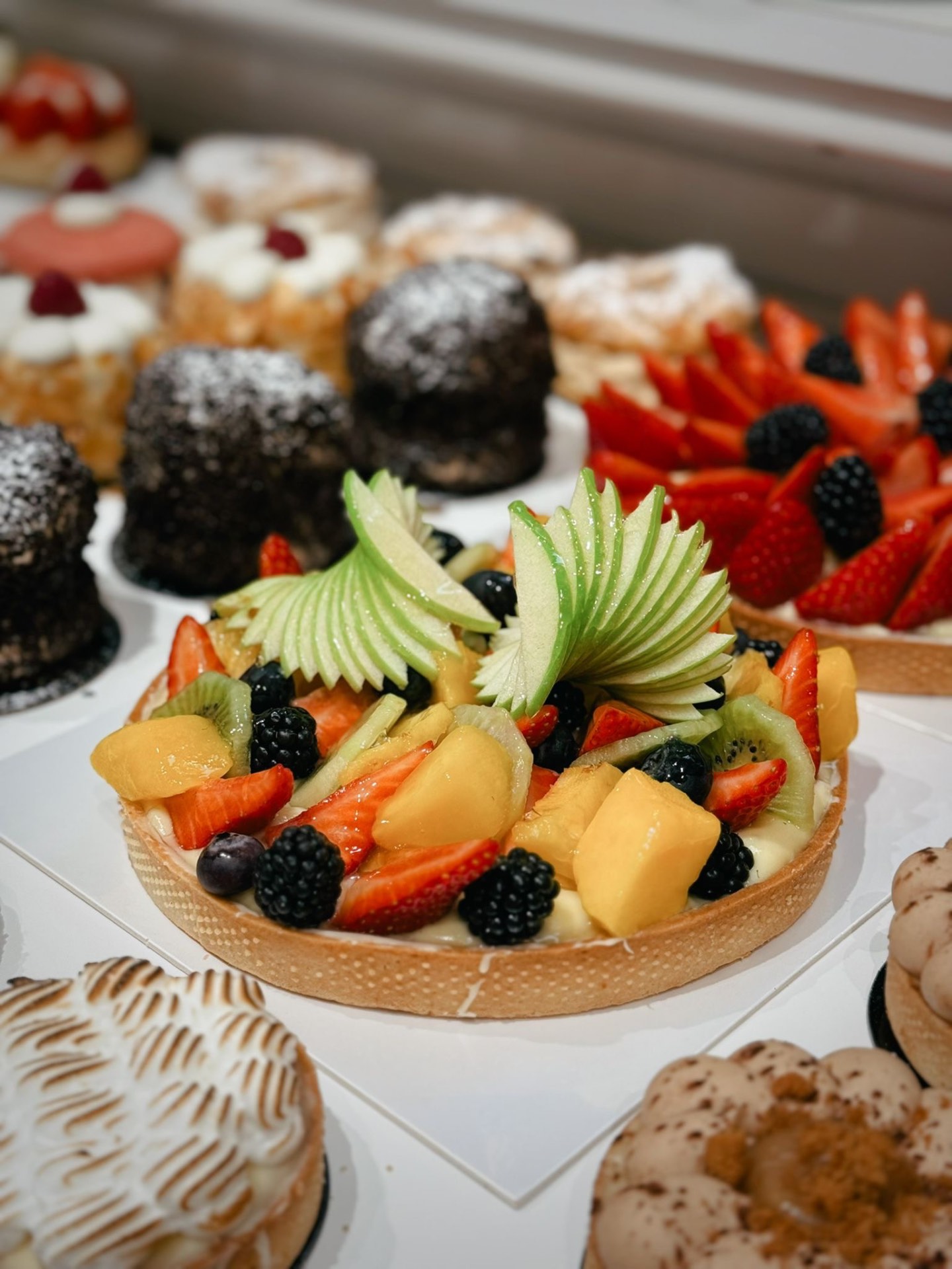 Tarte aux fruits frais et décor pomme verte